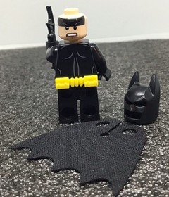 NEW Lego Batman MiniFigure Cape Weapon Yellow Utility Belt 2 Sided Head 70904
