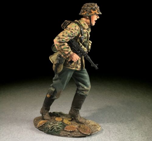 Details about   BRITAINS WORLD WAR 2 GERMAN 25063 WAFFEN ADVANCING WITH MP40 