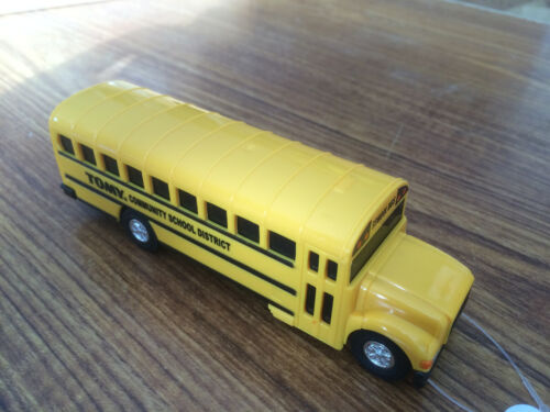 ERTL  Collect /& Play  4.3 inch TOMY community school bus