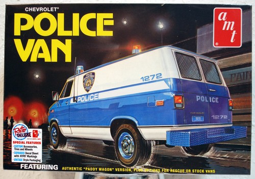 1975 Chevrolet Police Van NYPD 1:25 AMT 1123 Wieder neu 2019