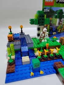 Lego Minecraft The Farm 21114 RETIRED Plus Figures