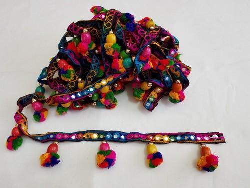 Beautiful Tassel Good size pompom /& embellishment on lace trim edge In Meters