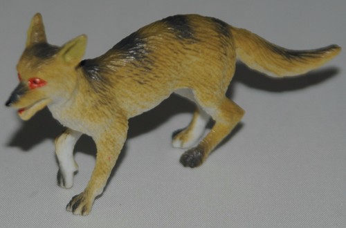 Plastic animal Wolves Wolf High colour details FREE POST UK SELLER S83