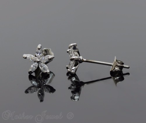 SIMULATED DIAMOND SILVER SURGICAL STEEL DAISY FLOWER STUD WOMENS GIRLS EARRINGS