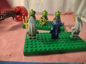 LEGO Atlantis: Typhoon Turbo Sub (8060) Plus Shark,Manta,And Divers