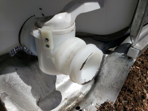 Details about   UNIVERSAL 275 or 330 GALLON IBC TOTE GARDEN HOSE ADAPTER FITS ALL 2" VALVES!! 