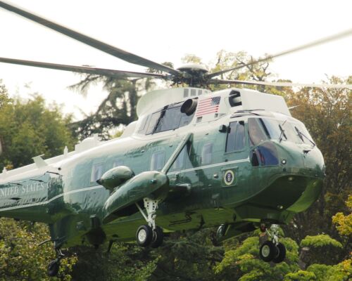 Marine One helicopter lands on White House lawn with President Obama Photo Print 