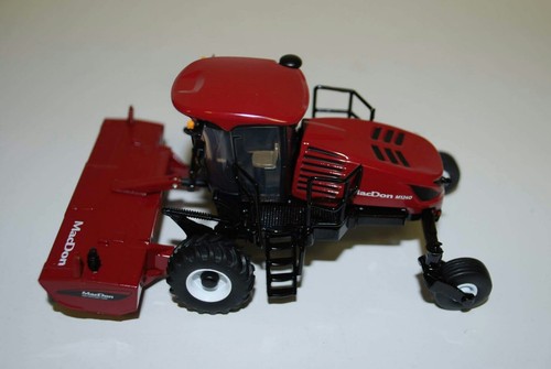 swather head Awesome! 1//64 MacDon M1240 self propelled windrower w// draper NEW