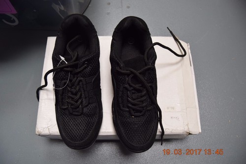 Black Wear Moi split sole jazz dance sneakers