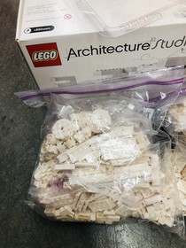 LEGO ARCHITECTURE Studio 21050 Inc Box & Instructions 1013 PCs