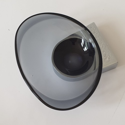 formschöner KEUCO Seifenhalter aus Rauchglas mit Chromhalter um 1970 in OVP