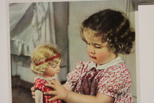 alte AK Kind spielend mit Käthe Kruse Puppe um 1941