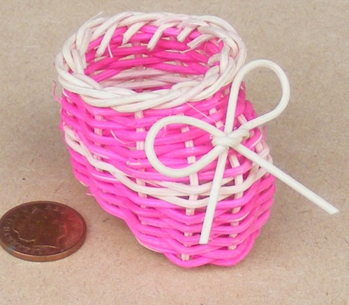 Un grand couleur chaussure forme en osier panier 4 cm x 3.5 cm tumdee maison de poupées ZW