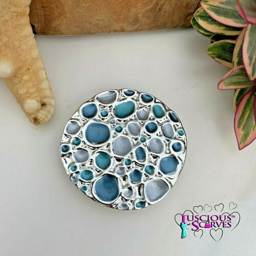 BLUE TURQUOISE /& WHITE CIRCLES BUBBLES DESIGN MAGNETIC BROOCH SCARF PIN CLIP