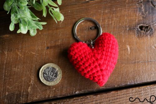 HANDMADE Crochet Rojo Corazón Llavero Fob Amigurumis Clave Cubierta Soporte Regalo San Valentín
