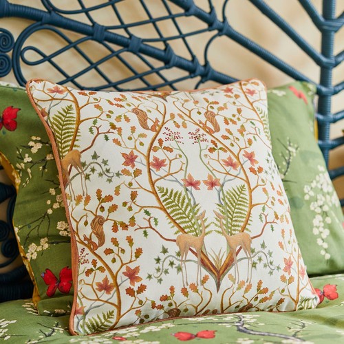Le château par Angel Strawbridge Woodland Trail Coussin Crème//Multi