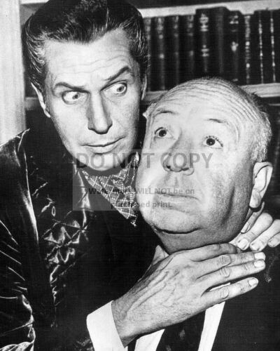 8X10 PUBLICITY PHOTO DD457 VINCENT PRICE WITH DIRECTOR ALFRED HITCHCOCK