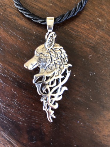 Wolf Head Necklace Pendant on black 45cm cord Men/'s Necklace Aus stock Free Post