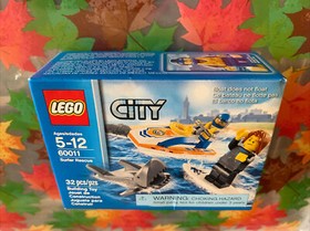 NEW LEGO CITY SMALL BOX 60011 SURFER RESCUE SHARK 32 PIECES-60011