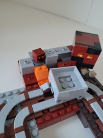 LEGO Minecraft: The Nether Railway (21130) 100% Complete W/Manual