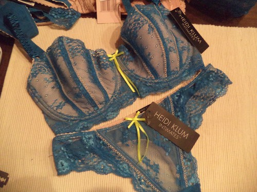 String Sofia blau beige Heidi Klum intimates padded Bügel BH 75B