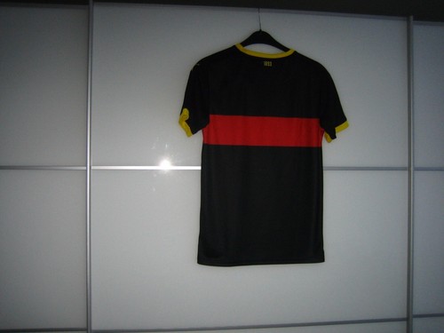 PUMA VfB Trikot schwarz rot gelb Aufschrift Mercedes Benz Bank neu mit Etikett