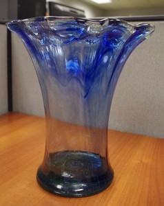Vintage-10-5-Frosted-Blue-Elegant-Glass-Vase-Pre-Owned-VERY-GOOD-CONDITION