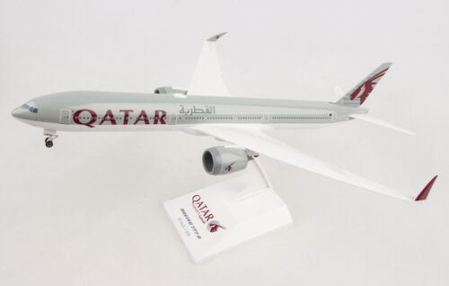 Skymarks SKR1014 Qatar Airways Boeing 777-900 Desk Display 1//200 Model Airplane