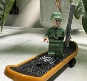Lego Indiana Jones Russian Soldier Minifigure Crystal Skull (2008) with Rifle