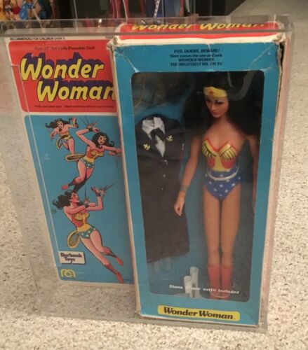 MEGO WONDER WOMAN CASE THIS SALE IS FOR ACRYLIC CASES ONLY NO TOYS