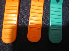 5 LEGO Service Packs Brick Separators - 4 orange, one turquoise