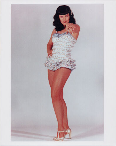 Lucy Lawless cheesecake pin-up photo dresssed as Bettye Paige 8x10
