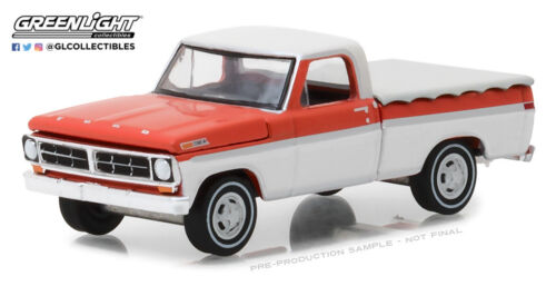 Greenlight 1:64 Hobby Exclusive 1971 Ford F-100 with Bed Cover Diecast Car 29957