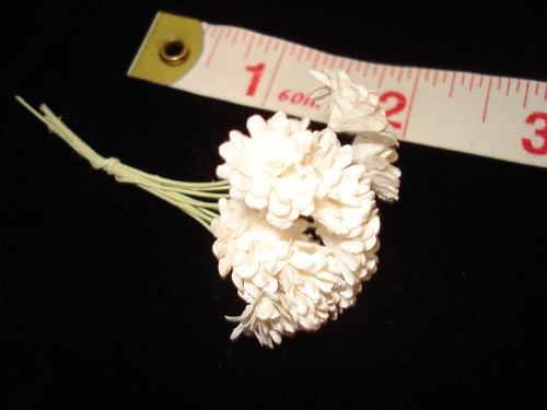 Miniature Flowers 10 Large White Mums 3//8/"
