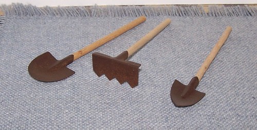 1 Pack of 3 Rusty Tin and Wood Mini Garden Tools Spring Craft Supply 4/" to 5/"