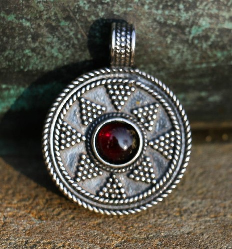 VIKING SILVER PENDANT with GARNET or Iolite Lake Ladoga Brooch Russia WULFLUND