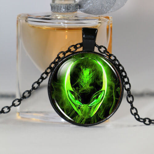 Green Alien Head Pendant Necklace Space Galaxy Glass UFO Believer Fashion Gift