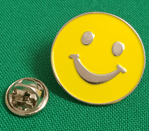 Yellow Smiley Face Enamel /& Metal Lapel Pin Badge 20mm Gift Free UK Postage