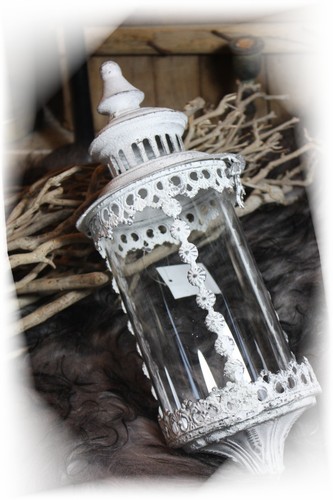 Stab Laterne weiß Metall Gartendeko Shabby Vintage Landhaus Lilie Gartenstecker