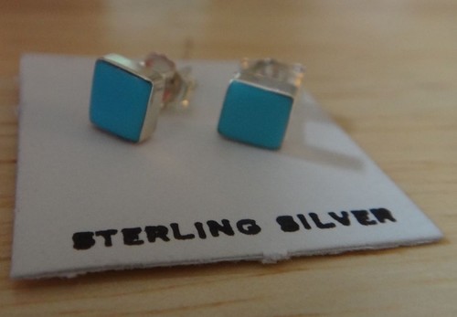 Sterling Silver Petit 5 mm Carré Turquoise Couleur Zuni Made incrusté Boucles d/'oreille