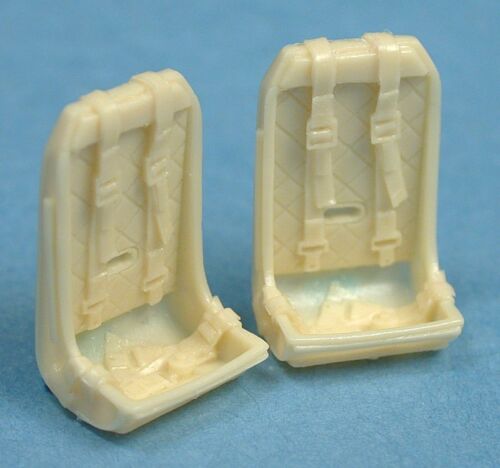 Hawker Typhoon/Tempest Seats with "Q" Type Harness, 48072 Ultracast Resin 1/48 