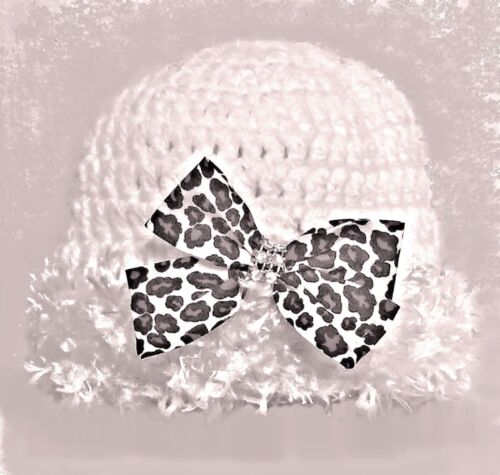 Hand crocheted blanc bébé fille Hat Knit Douche Cadeau Vintage Imprimé Léopard Bow