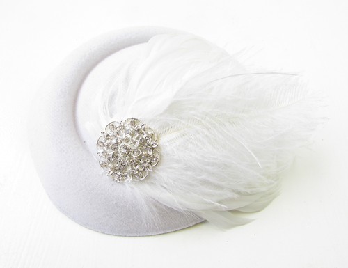 White Silver Feather Pearl Pillbox Hat Fascinator Headpiece 1920s Vtg Ascot B69