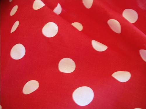 Rojo//Blanco De Lunares Tela Polycotton Spot//114 cm Ancho Libre P/&P