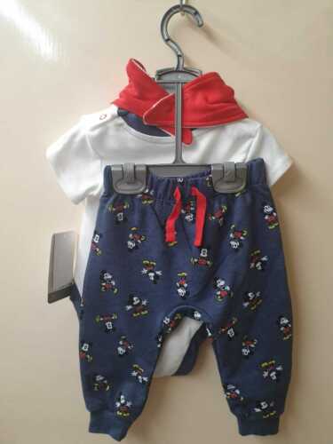 Disney Mickey Mouse Baby Set Kids Body Top /& Pantalon avec bavettes ensemble cadeau PRIMARK