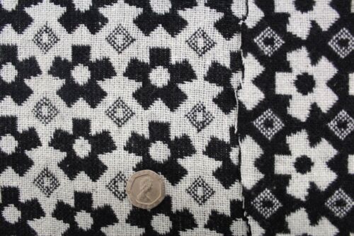 Black /& White Geometric Floral Double Sided Pattern,Polywool 60/" Premium Wool