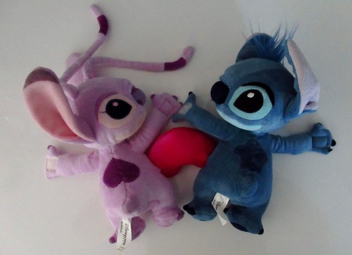 h:22 cm Peluche Disney Disneyland Paris Lilo STITCH et ANGEL avec Coeur