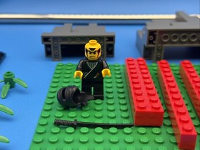 LEGO 1998 Ninja Castle 6088 Robber's Retreat Set 1990s Minifigures Parts Lot VTG