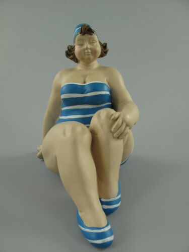 Dekofigur XXL Mollige Frau Badeanzug Retro 60er Art Dicke Badepuppe Figur 21 cm 