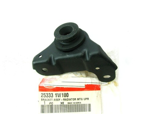New OEM Left Side Upper Radiator Mounting Bracket For 13-15 Kia Rio 253331W100